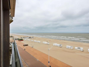 Les Mouettes 501 located directly on the beach